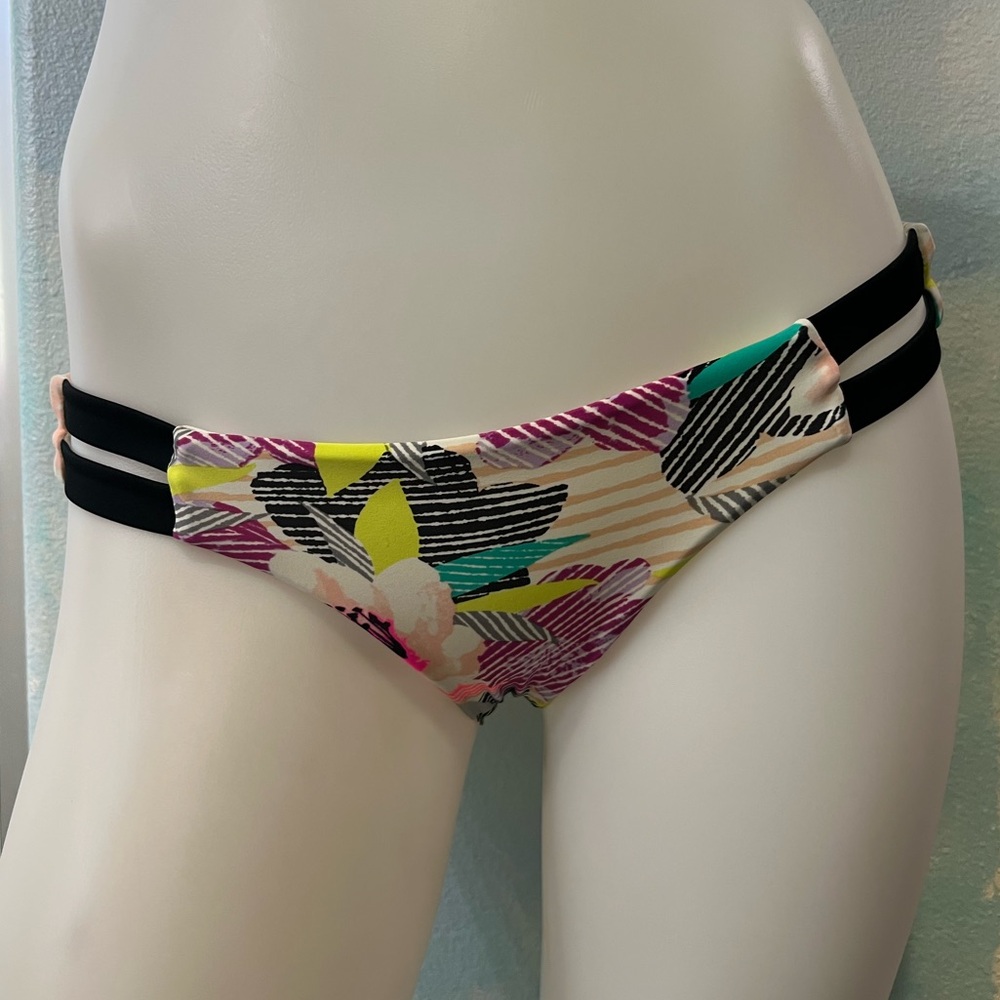 NWT Xhilaration Multicolor Floral Hipster Bikini Bottoms